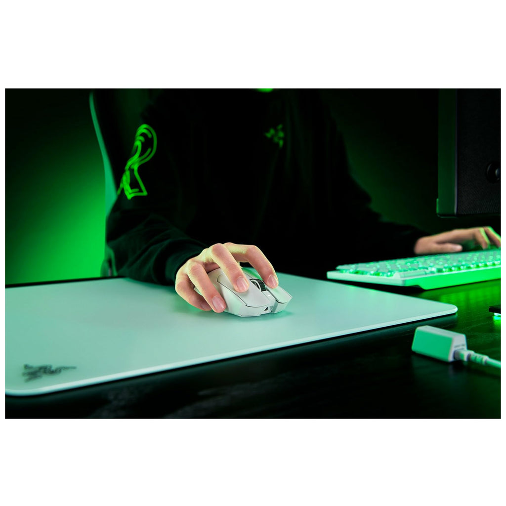 Viper V3 Pro - White Ultra-lightweight Wireless Symmetrical Esports Mouse 54 G Ultra-Lightweight Design Razer™ Focus Pro 35K Optical Sensor Gen-2 Razer™ HyperPolling 8K Hz Technology